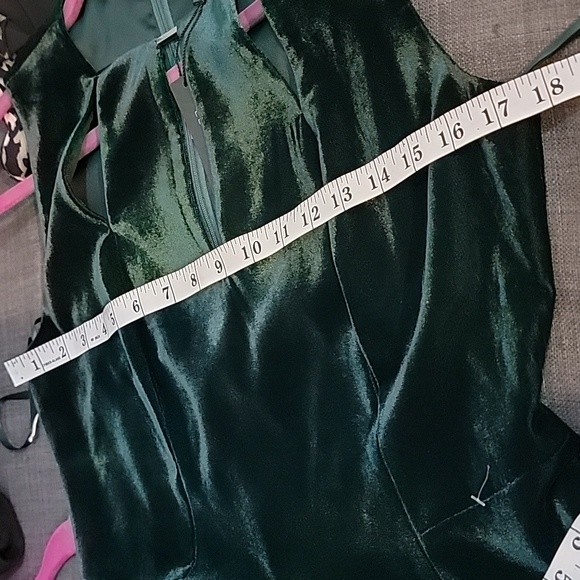 ELIE TAHARI Jemra green velvet dress. Size 6 - Picture 8 of 8
